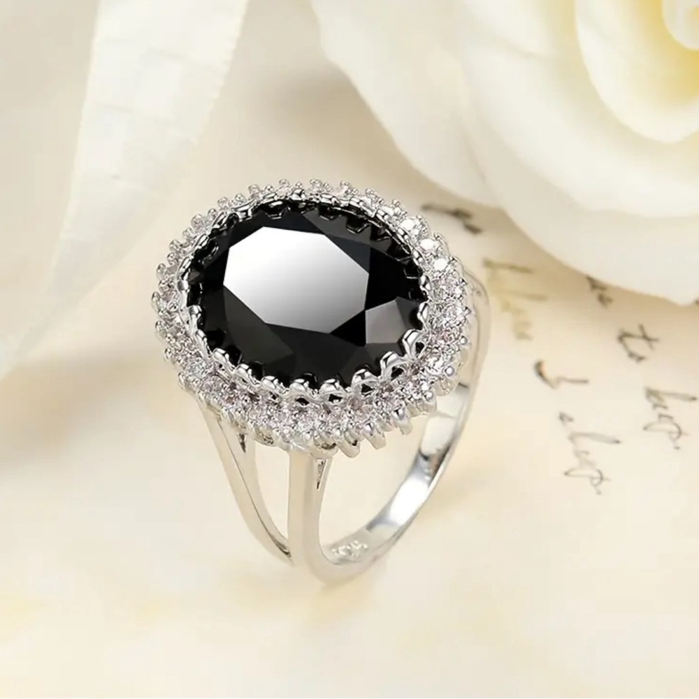 Vintage Oval Black Zircon Ring